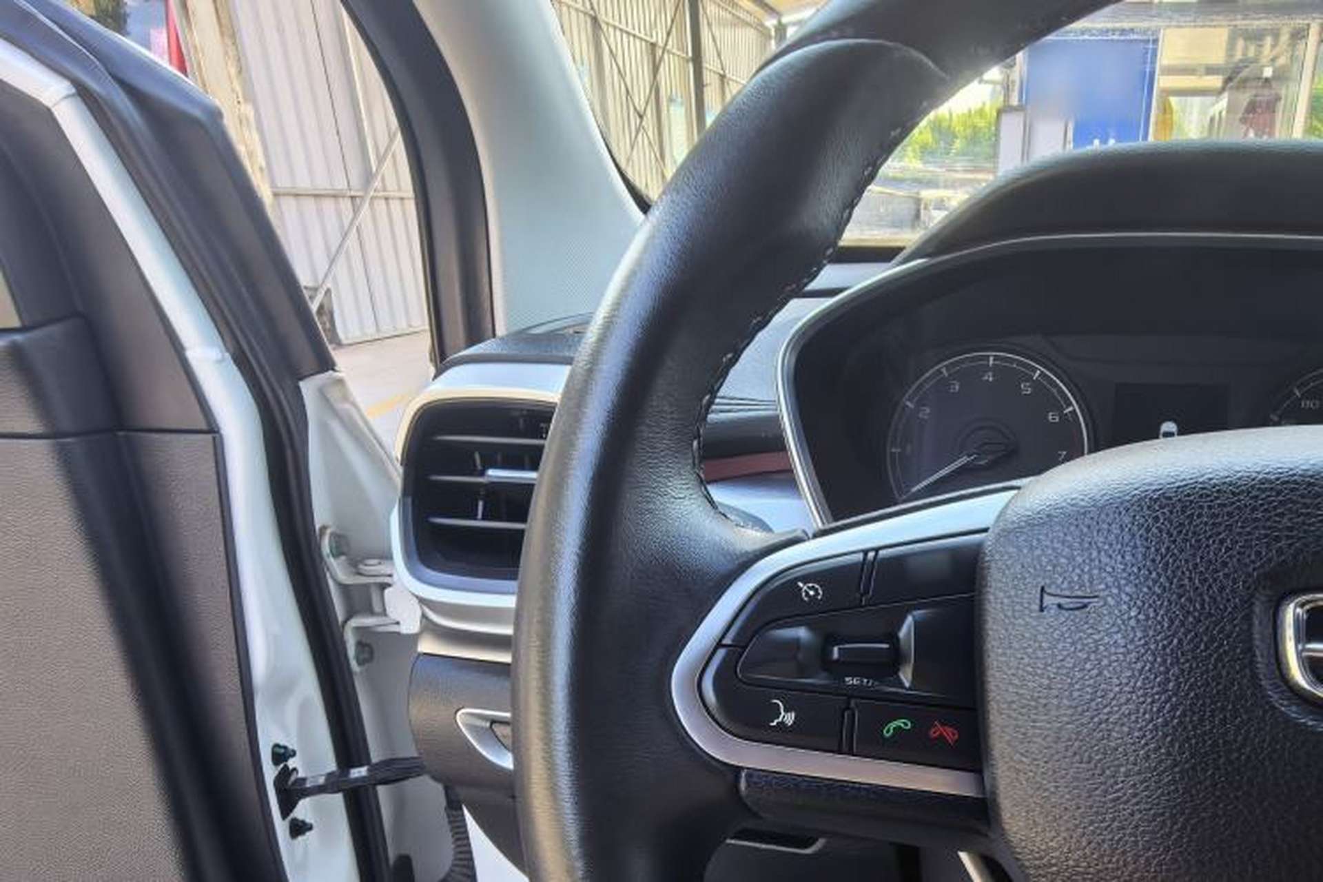 Used Geely Auto Coolray 2021 1.4T Manual Gold Edition Interior 4