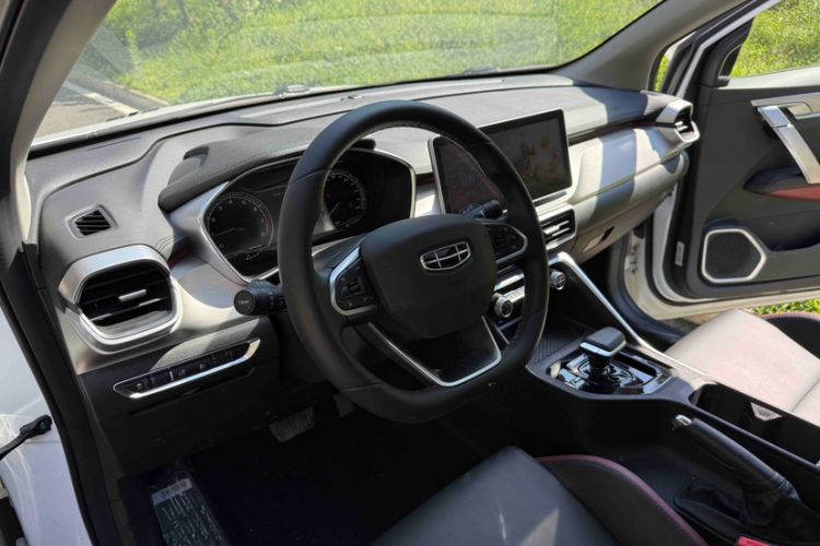 Used Geely Auto Coolray 2021 1.4T DCT Platinum Edition Interior 5