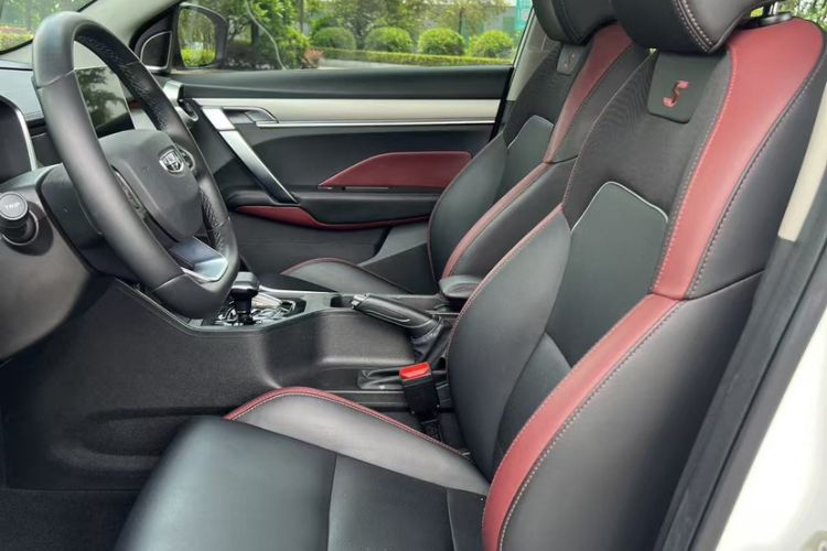 Used Geely Auto Coolray 2021 1.4T DCT Platinum Edition Interior 5
