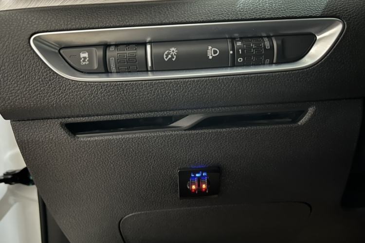 Used Geely Auto Coolray 2021 1.4T DCT Platinum Edition Interior 8