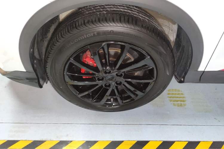 Used Geely Auto Coolray 2021 1.5TD DCT Starry Edition Left Front Wheel Hub