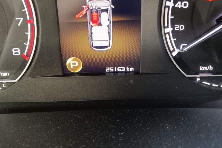 Used Geely Auto Coolray 2021 1.4T DCT Diamond Edition Odometer Close Up