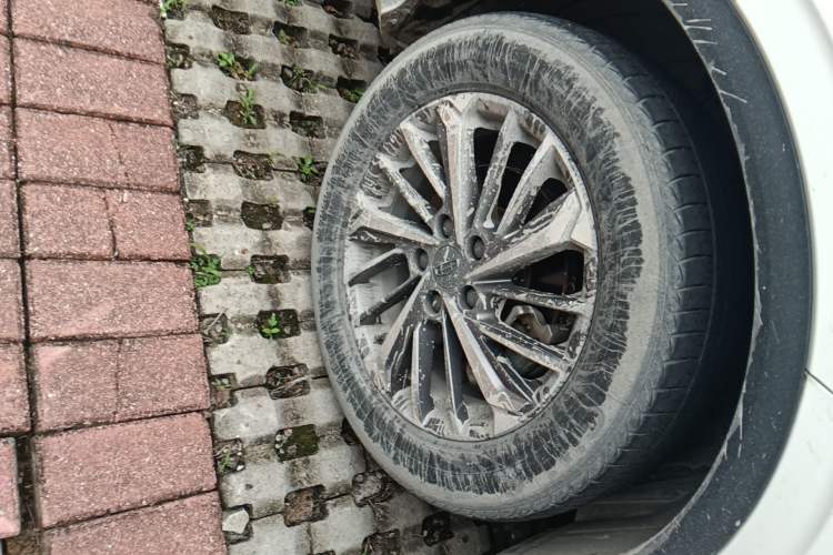 Used Geely Auto Coolray 2021 1.4T DCT Platinum Edition Right Front Wheel Hub