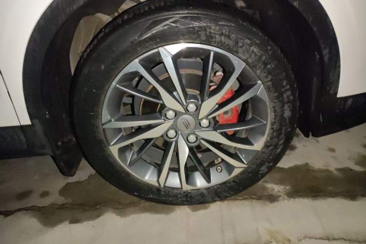 Used Geely Auto Coolray 2021 1.5TD DCT Starry Edition Right Front Wheel Hub