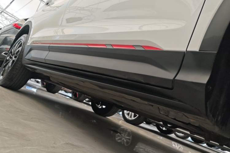 Used Geely Auto Coolray 2021 1.5TD DCT Glory Edition Right Side Sill