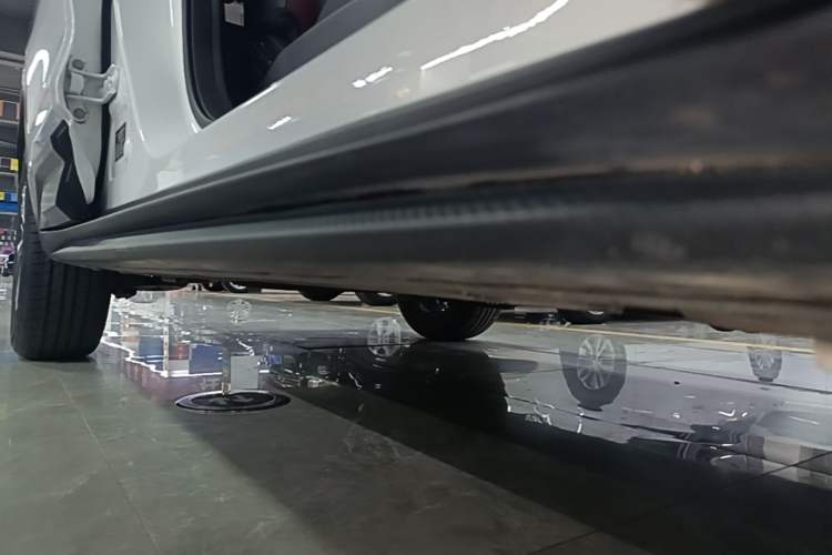 Used Geely Auto Coolray 2021 1.4T Manual Gold Edition Right Side Sill