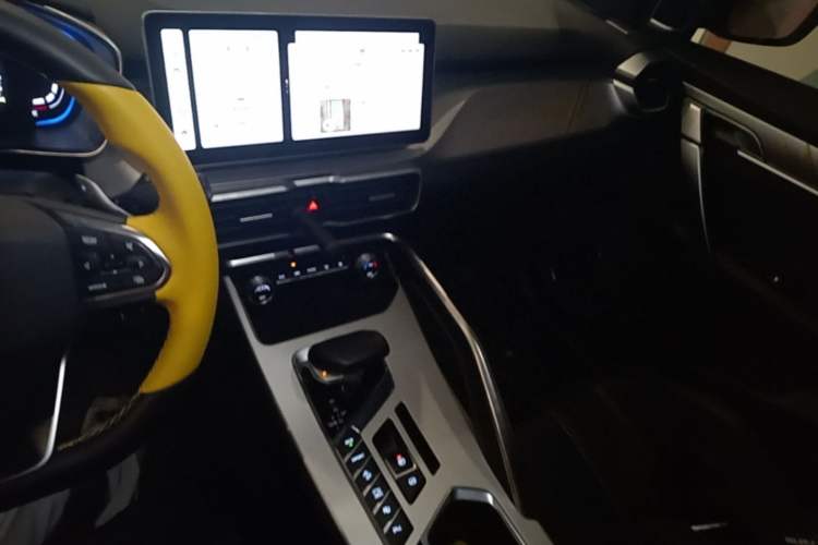 Used Geely Auto Coolray 2021 1.5TD DCT Battle Audio And AC Panel