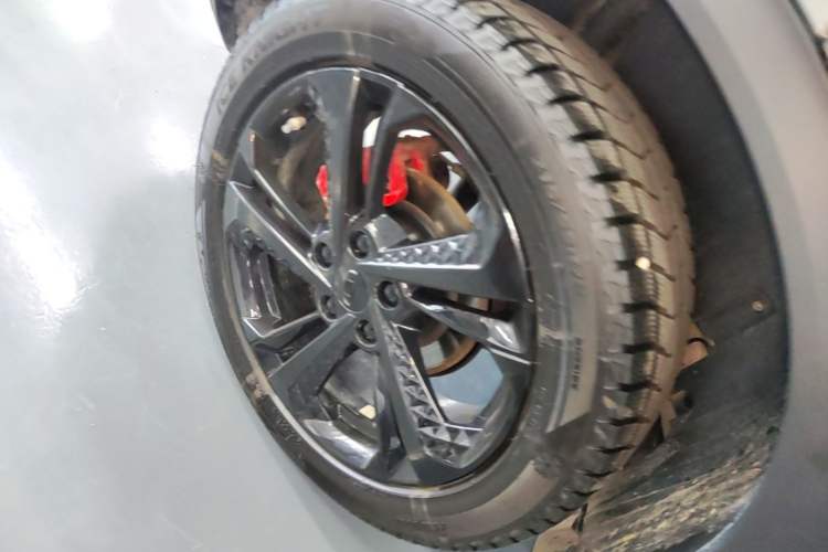 Used Geely Auto Coolray 2022 Bin Yue COOL 1.5TD DCT Hot Engine Edition Right Rear Wheel Hub