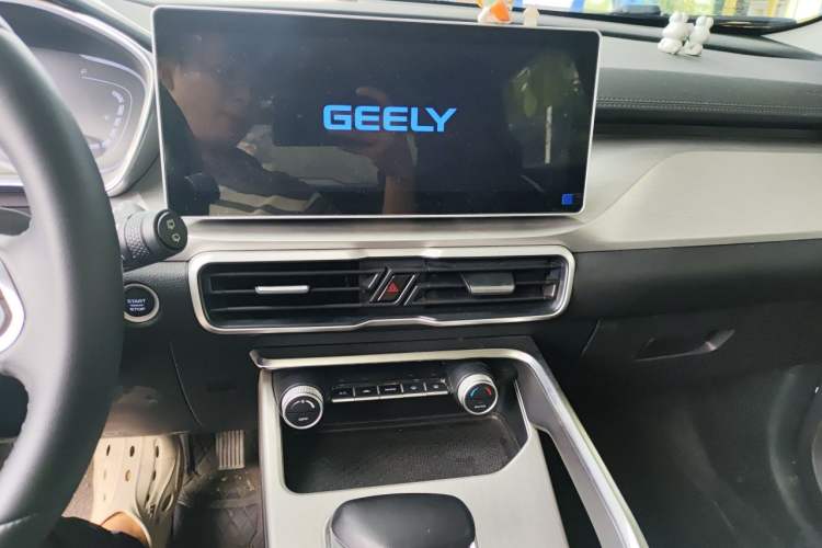 Used Geely Auto Coolray 2023 1.5T DCT Diamond Edition Audio And AC Panel
