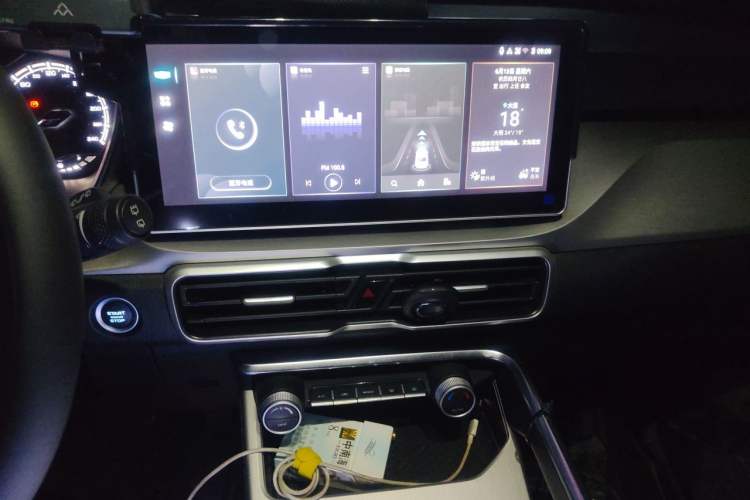 Used Geely Auto Coolray 2023 1.5T DCT Platinum Edition Audio And AC Panel