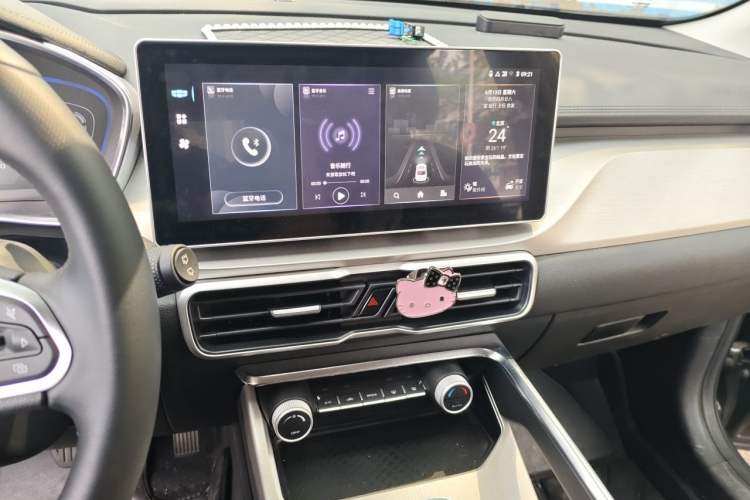 Used Geely Auto Coolray 2023 1.5T DCT Diamond Edition Audio And AC Panel