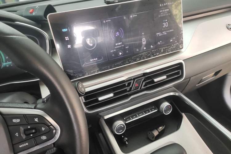 Used Geely Auto Coolray 2023 1.5T DCT Diamond Edition Audio And AC Panel