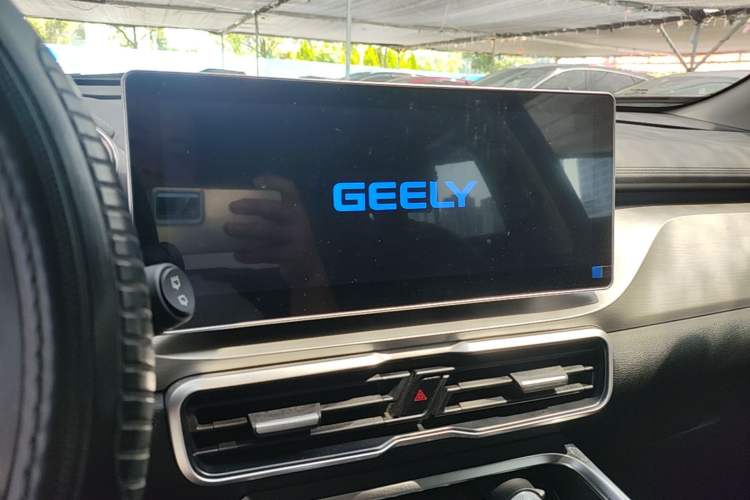 Used Geely Auto Coolray 2023 1.5T DCT Platinum Edition Audio And AC Panel