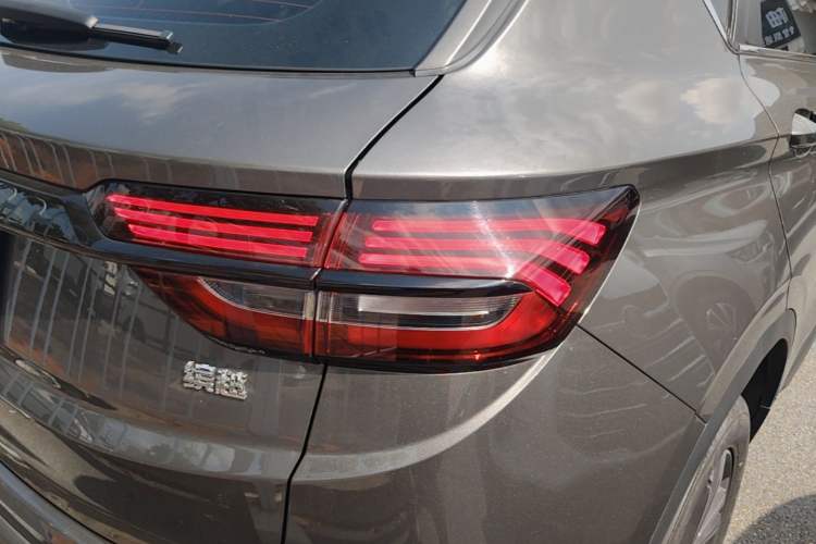 Used Geely Auto Coolray 2023 1.5T DCT Platinum Edition Exterior 3