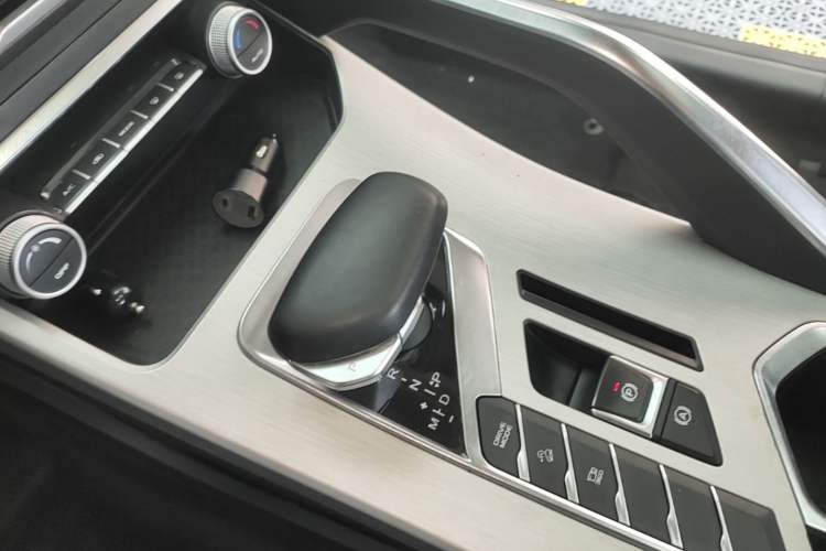 Used Geely Auto Coolray 2023 1.5T DCT Diamond Edition Gear Lever