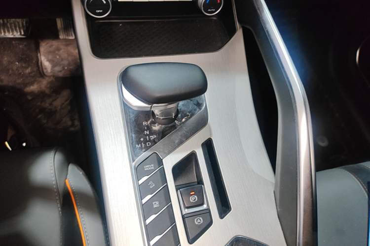 Used Geely Auto Coolray 2023 1.5T DCT Diamond Edition Gear Lever