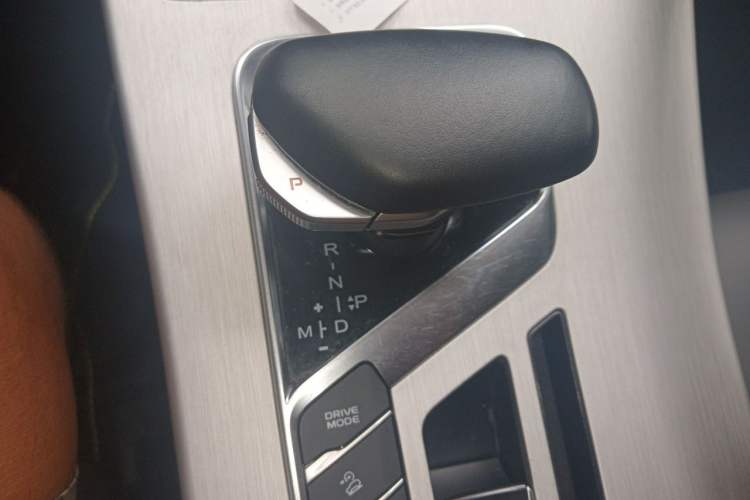 Used Geely Auto Coolray 2023 1.5T DCT Platinum Edition Gear Lever