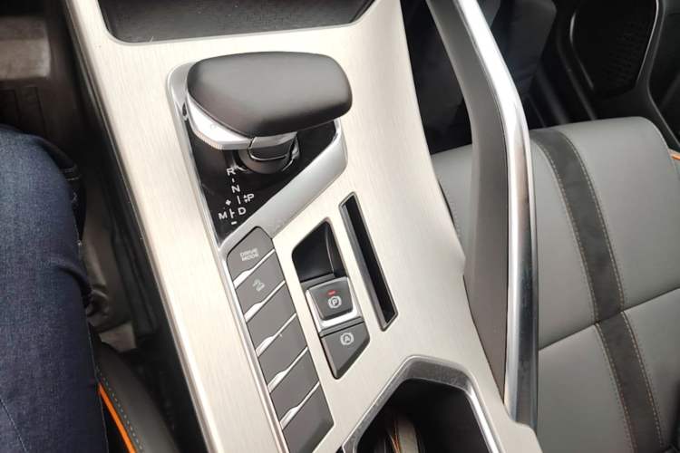 Used Geely Auto Coolray 2023 1.5T DCT Platinum Edition Gear Lever