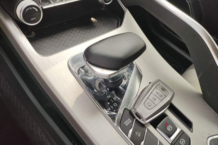 Used Geely Auto Coolray 2023 1.5T DCT Platinum Edition Gear Lever
