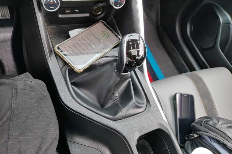 Used Geely Auto Coolray 2023 1.4T Manual Gold Edition Gear Lever