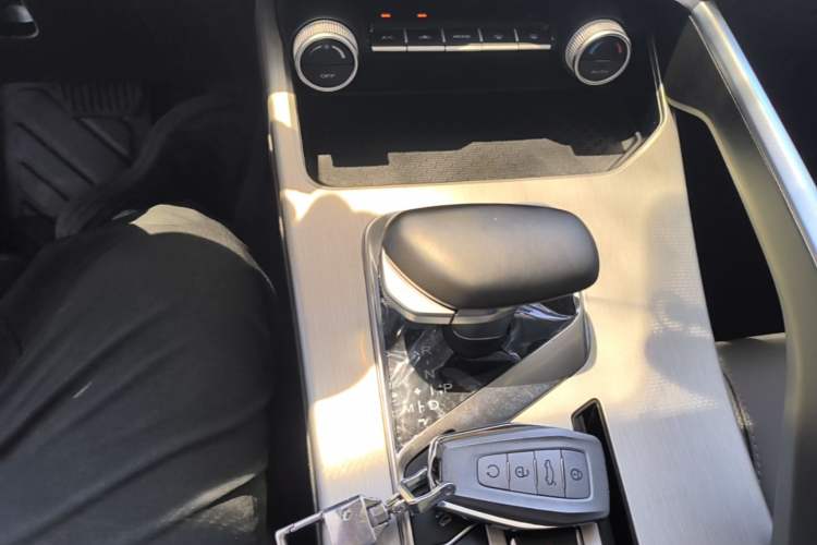 Used Geely Auto Coolray 2023 1.5T DCT Platinum Edition Gear Lever