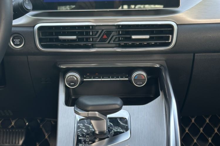Used Geely Auto Coolray 2023 1.5T DCT Diamond Edition Interior 2