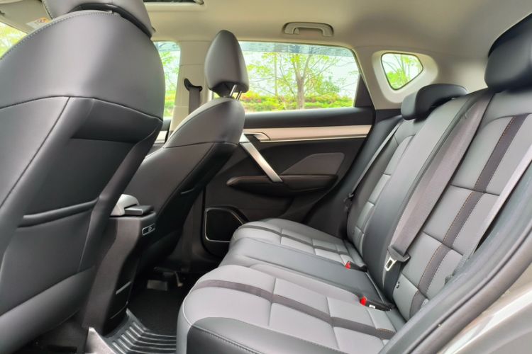 Used Geely Auto Coolray 2023 1.5T DCT Platinum Edition Interior 3