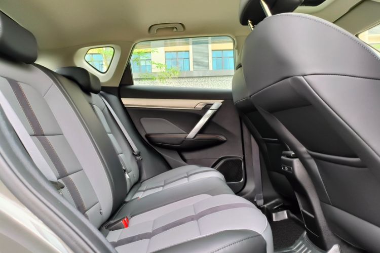 Used Geely Auto Coolray 2023 1.5T DCT Platinum Edition Interior 4