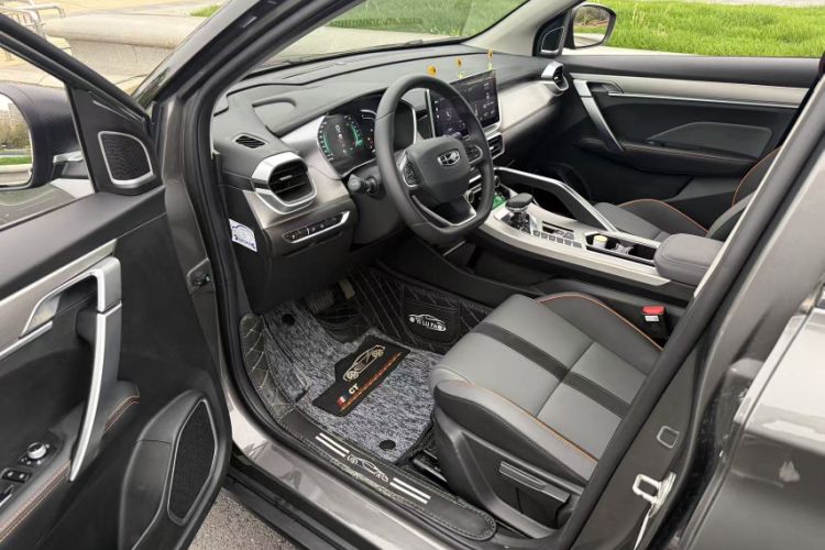 Used Geely Auto Coolray 2023 1.5T DCT Diamond Edition Interior 4