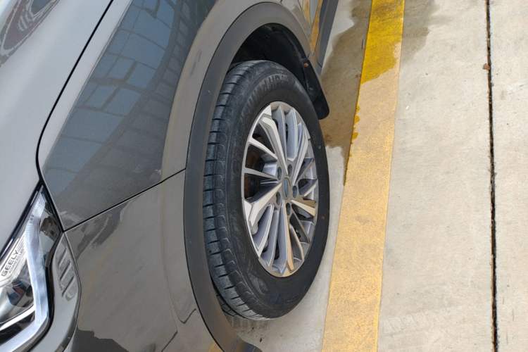 Used Geely Auto Coolray 2023 1.4T Manual Gold Edition Left Front Wheel Hub