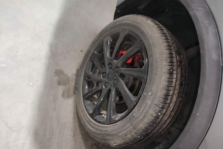 Used Geely Auto Coolray 2023 1.5T DCT Diamond Edition Right Rear Wheel Hub
