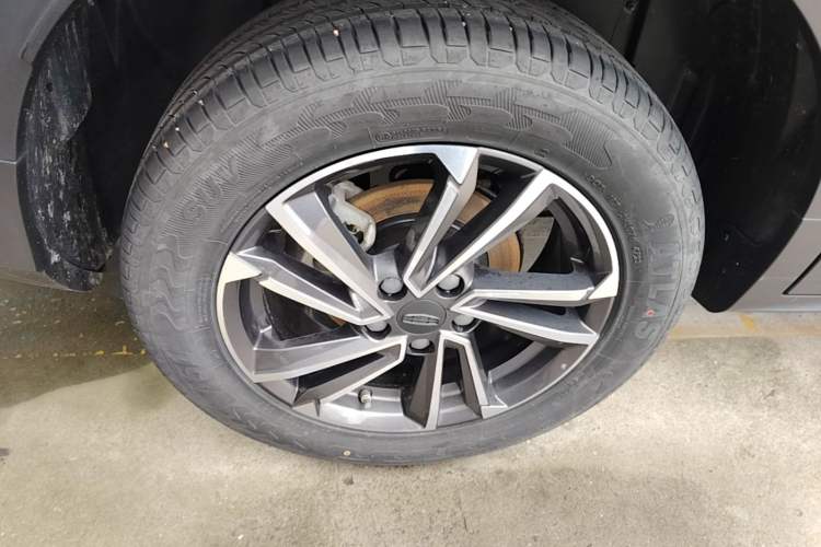 Used Geely Auto Coolray 2023 1.5T DCT Platinum Edition Right Rear Wheel Hub