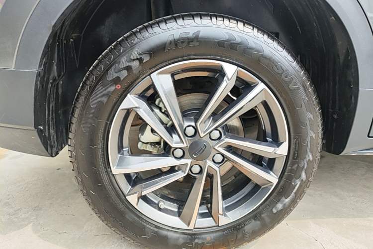 Used Geely Auto Coolray 2023 1.5T DCT Platinum Edition Right Rear Wheel Hub
