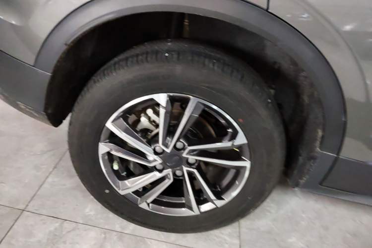 Used Geely Auto Coolray 2023 1.5T DCT Platinum Edition Right Rear Wheel Hub