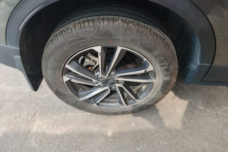 Used Geely Auto Coolray 2023 1.5T DCT Platinum Edition Right Rear Wheel Hub