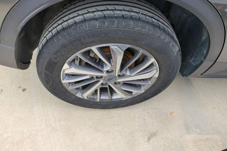 Used Geely Auto Coolray 2023 1.4T Manual Gold Edition Right Rear Wheel Hub