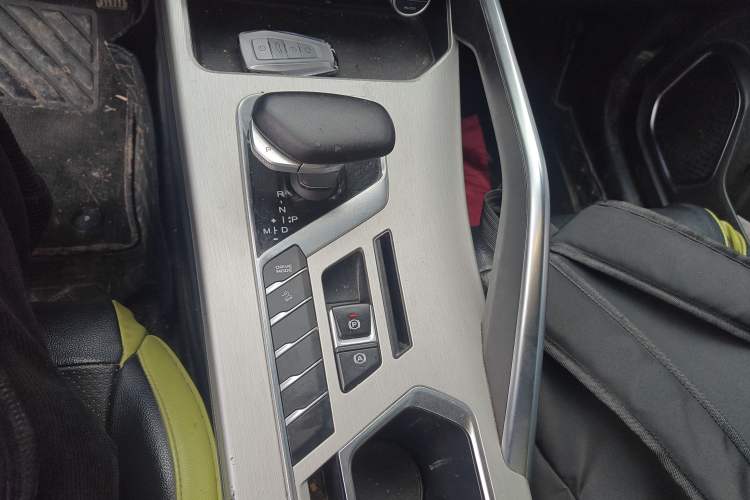 Used Geely Auto Coolray 2023 1.5T DCT Platinum Edition Gear Lever