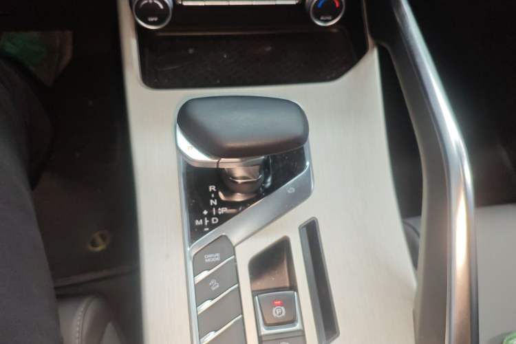 Used Geely Auto Coolray 2023 1.5T DCT Platinum Edition Gear Lever