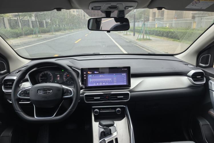 Used Geely Auto Coolray 2023 1.5T DCT Platinum Edition Interior 4