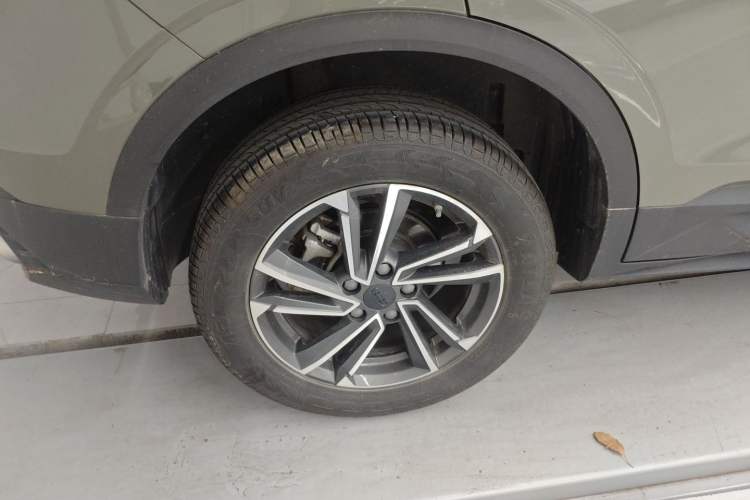 Used Geely Auto Coolray 2023 1.5T DCT Platinum Edition Right Rear Wheel Hub