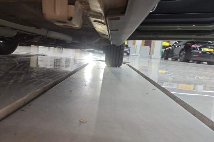 Used Geely Auto Coolray 2023 1.5T DCT Platinum Edition Right Side Sill