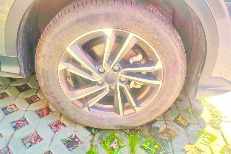 Used Geely Auto Coolray 2023 1.5T DCT Platinum Edition Right Front Wheel Hub