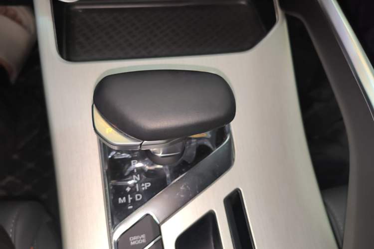 Used Geely Auto Coolray 2023 1.5T DCT Platinum Edition Gear Lever