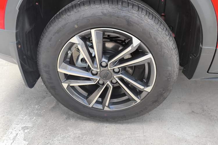 Used Geely Auto Coolray 2023 1.5T DCT Platinum Edition Right Rear Wheel Hub