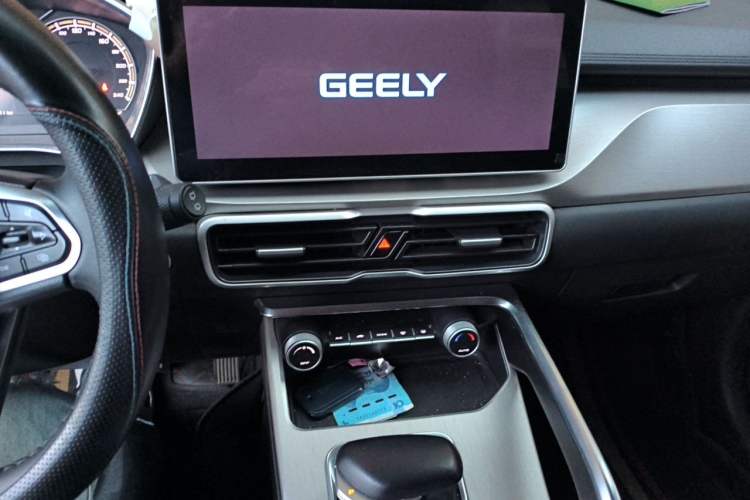 Used Geely Auto Coolray 2023 1.5T DCT Platinum Edition Audio And AC Panel