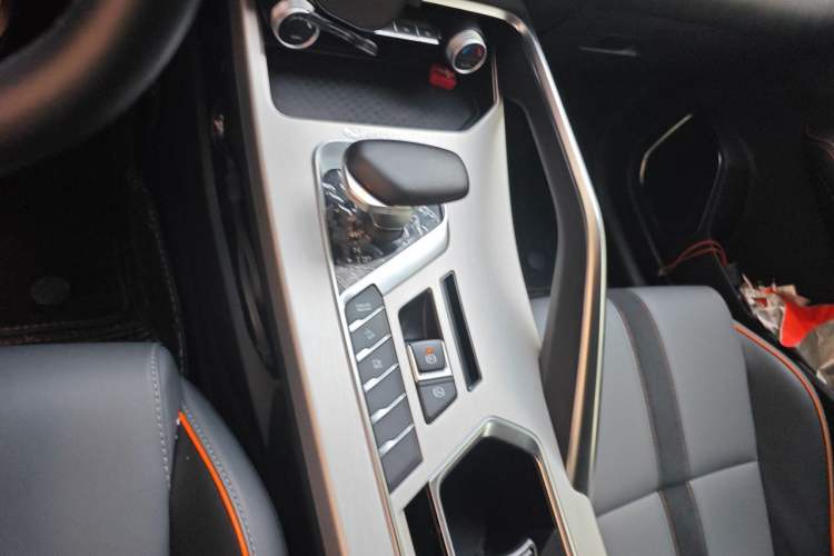 Used Geely Auto Coolray 2023 1.5T DCT Diamond Edition Gear Lever