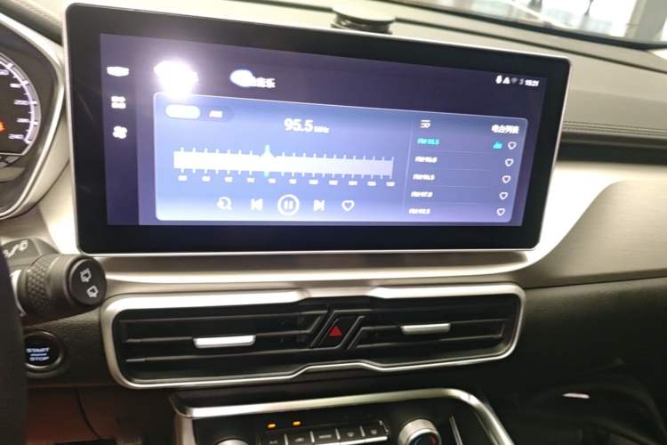 Used Geely Auto Coolray 2023 1.5T DCT Platinum Edition Audio And AC Panel