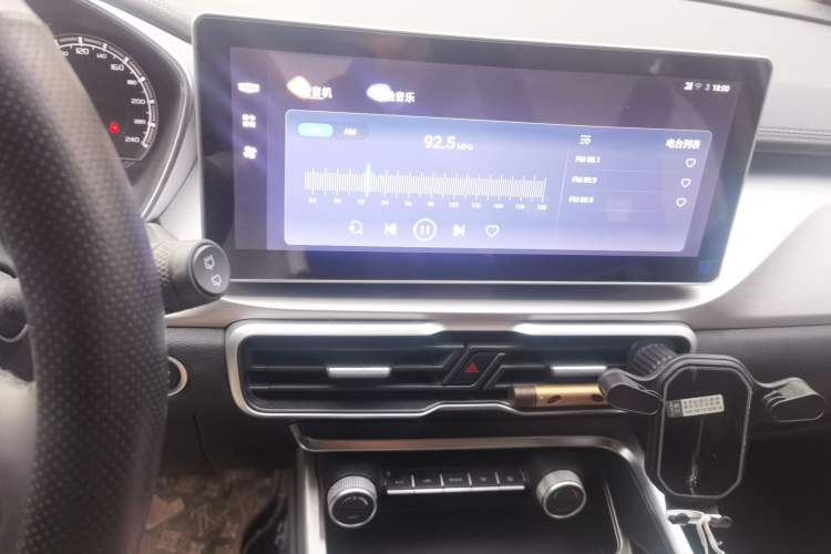 Used Geely Auto Coolray 2023 1.5T DCT Platinum Edition Audio And AC Panel