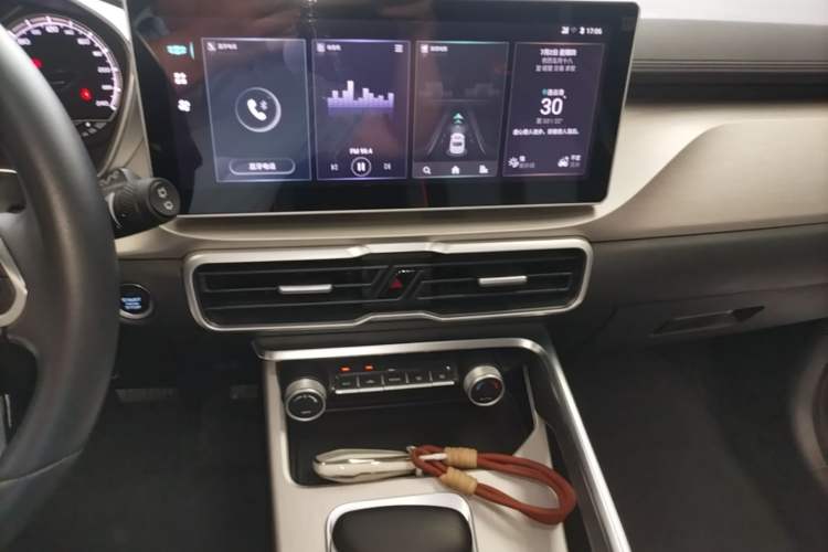 Used Geely Auto Coolray 2023 1.5T DCT Platinum Edition Audio And AC Panel