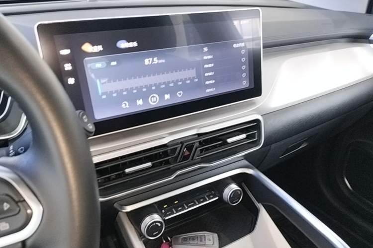 Used Geely Auto Coolray 2023 1.5T DCT Diamond Edition Audio And AC Panel